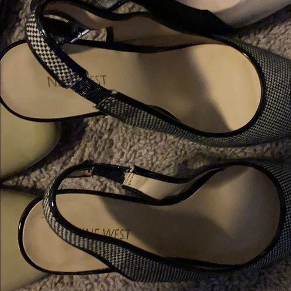 Size 10-11 Women’s with wide fitment. - Picture 6 of 9